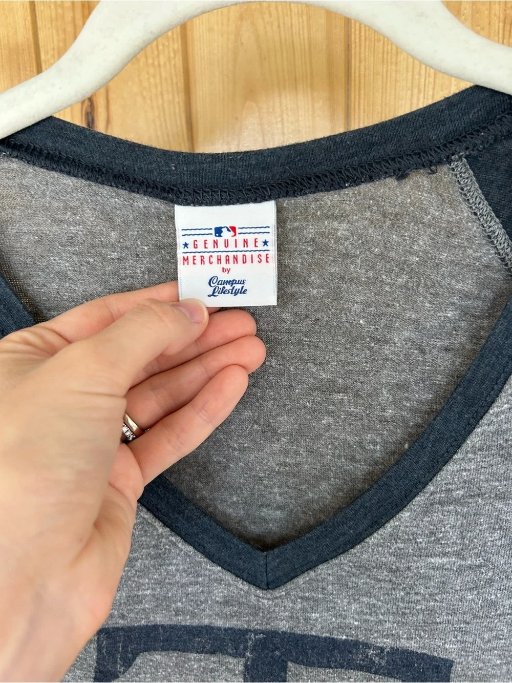 Women’s Minnesota Twins Gray & Navy V‑Neck  Size S/M? - Picture 2 of 6
